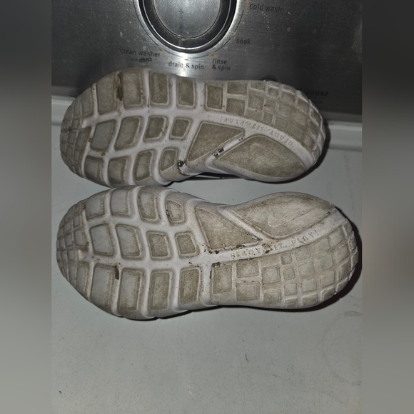 Nike Kids Black Shoes - Picture 3 of 16